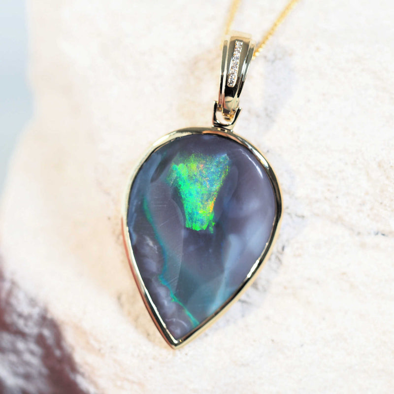 black opal gold pendant with multicolour 