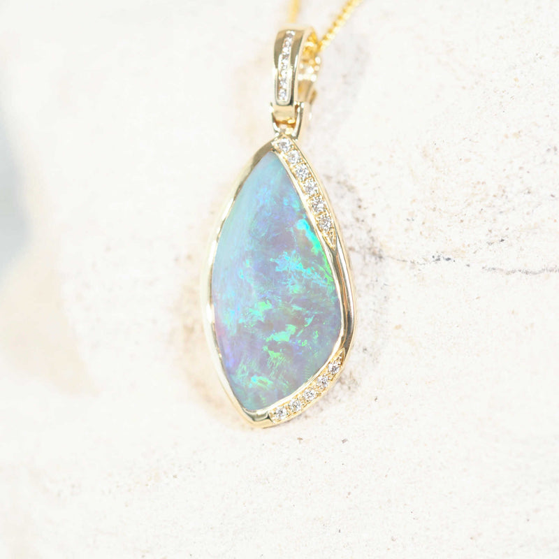 gold pendant crystal opal