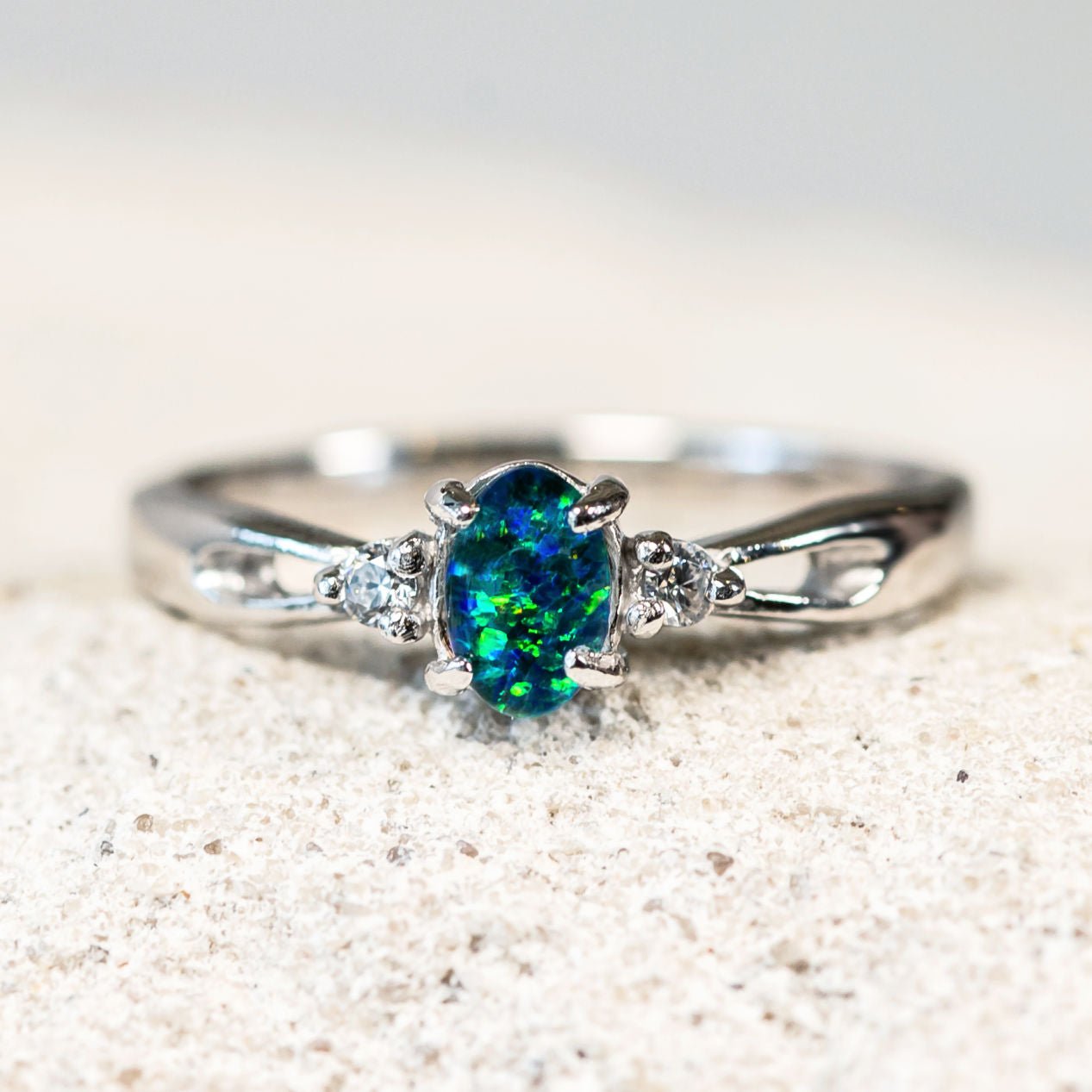 Silver ring with blue and green triplet opa;