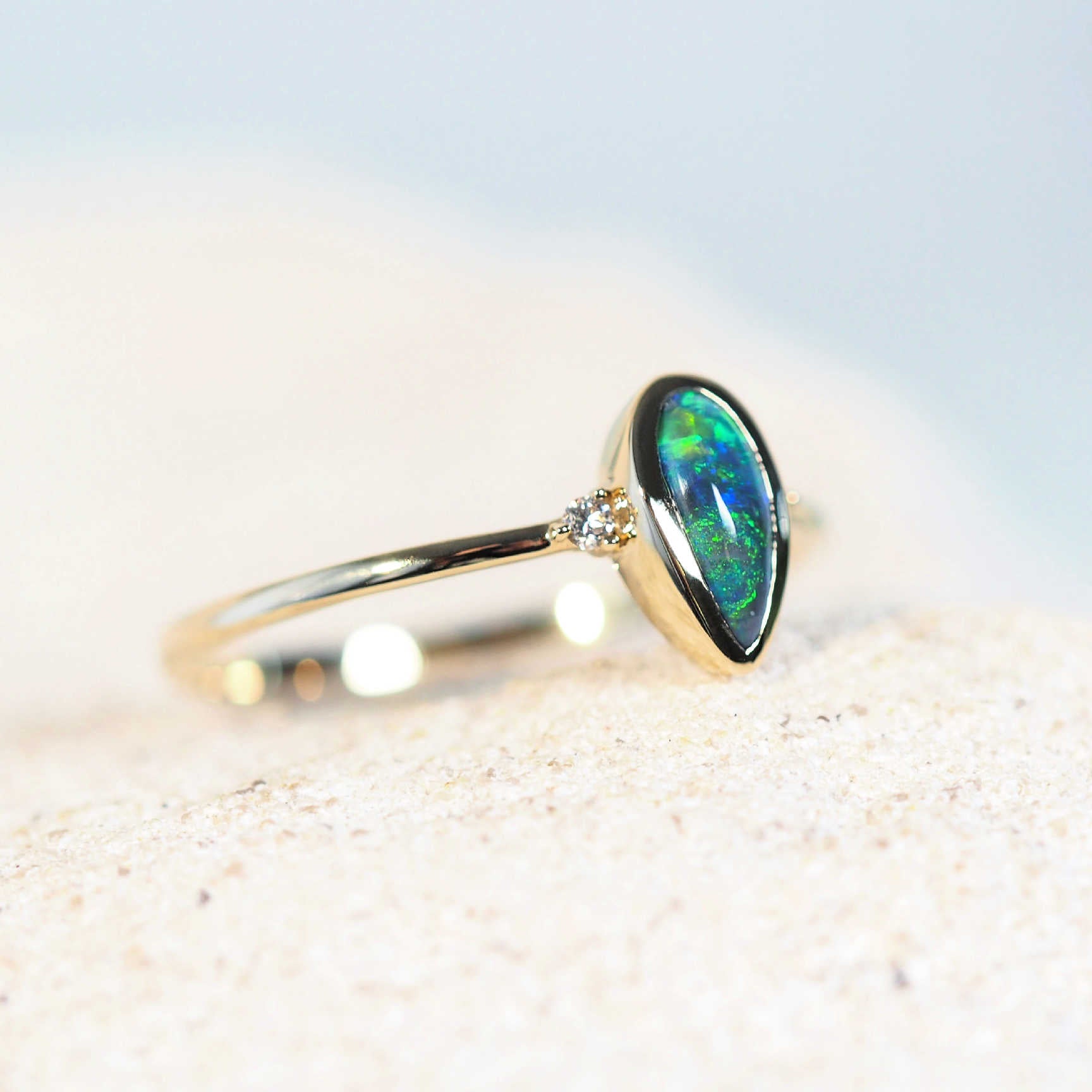 black opal ring featuring a green lightning ridge opal